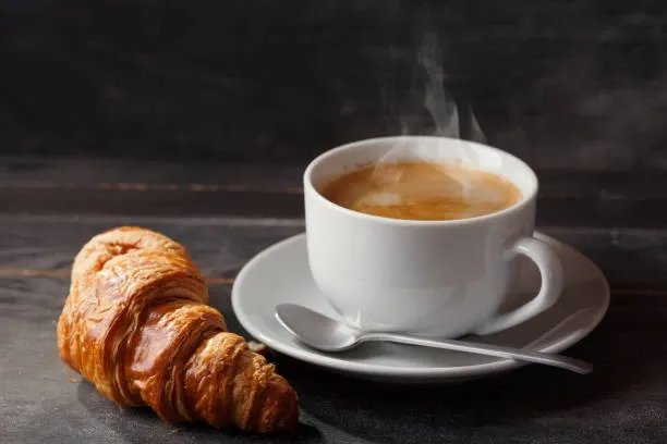 Café avec croissant